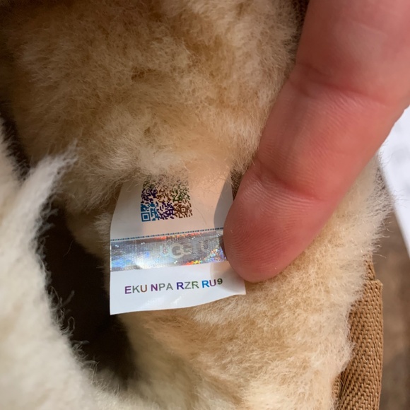 Ugg Boots size 8 - Picture 3 of 6